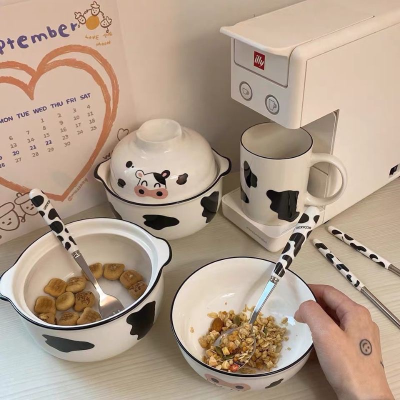 同时还有同系列的餐具，一整套入手肯定不会出错啦～