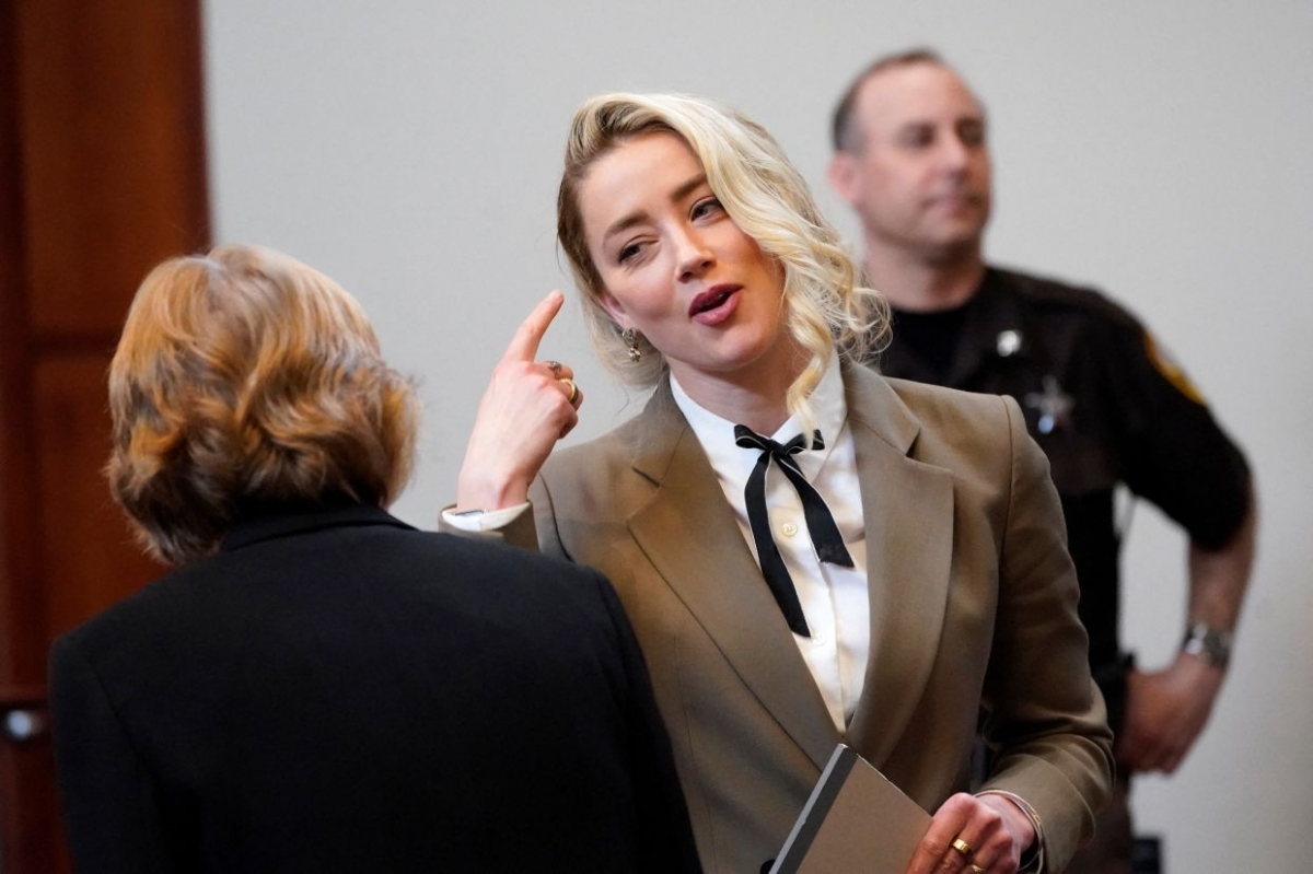 近日她更成为八卦杂志的封面,标题更沦为「好莱坞最被讨厌的女人」。