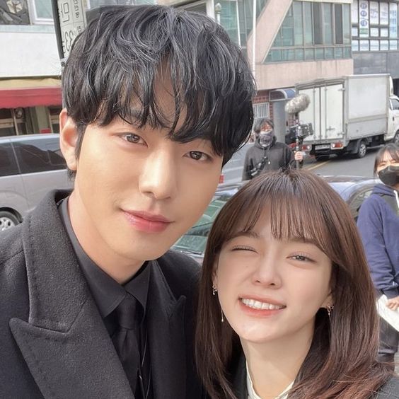 不少粉丝也不满金世正被“酸”忽略本职。