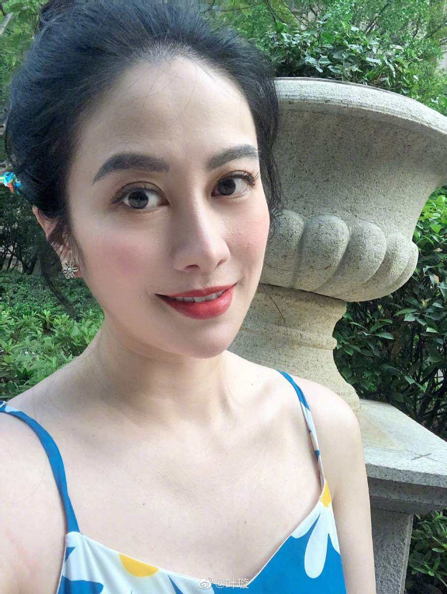 叶璇今日也在社交平台分享近照,否认“整容传闻”!