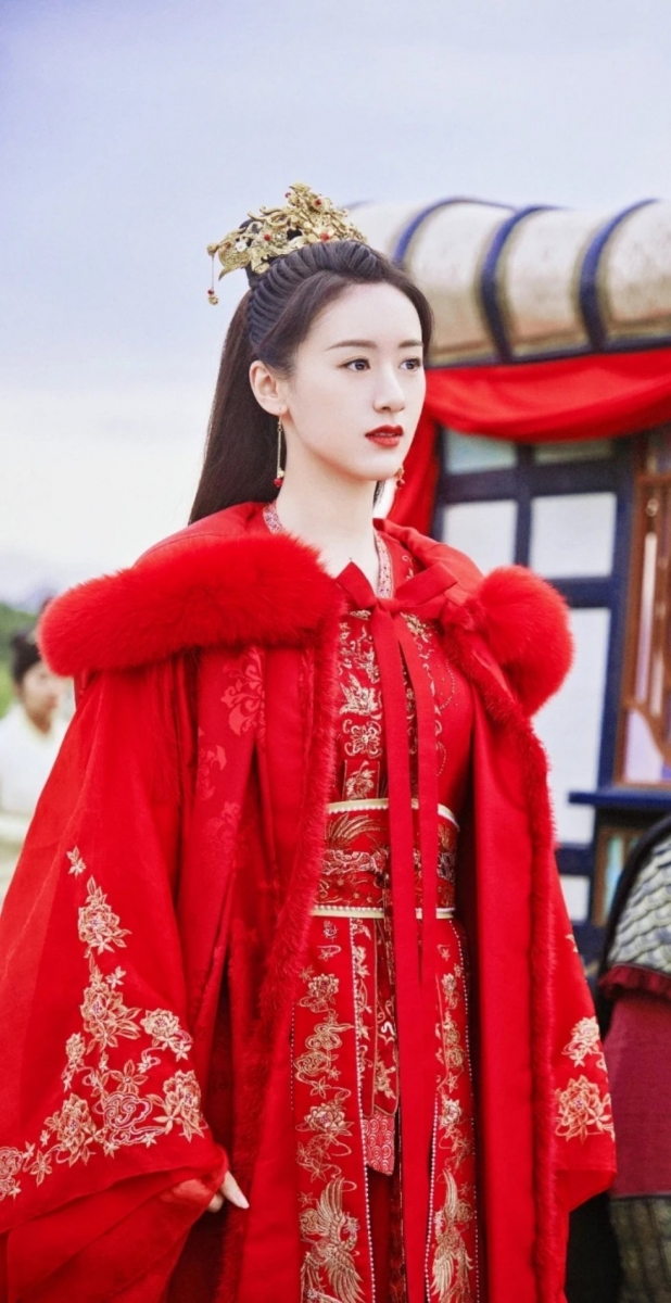 凭借《琉璃》爆火的袁冰妍将饰演涂山雅雅。