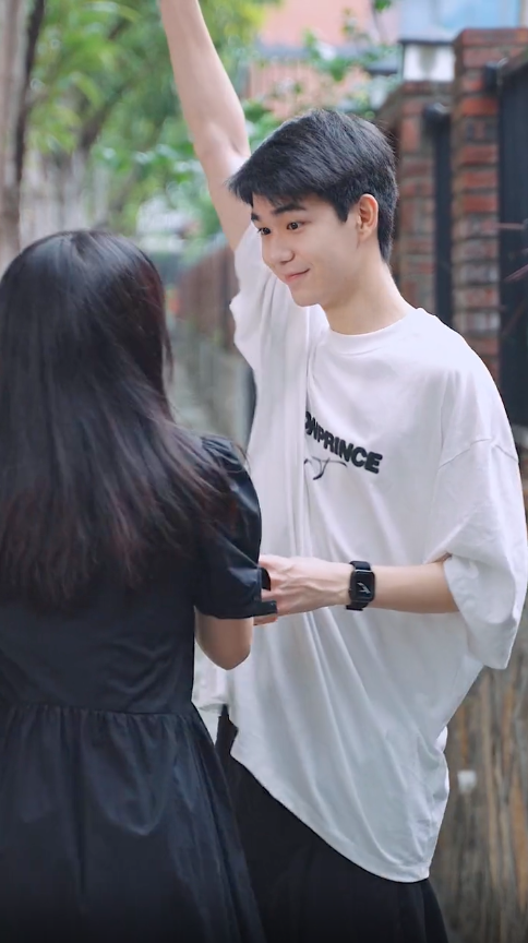 不少网友兴奋直呼这次的男主角太赞了：「就要方晓东就要方晓东」