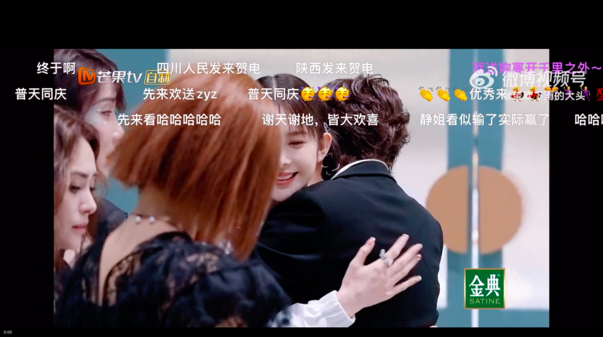 而赵樱子淘汰弹幕却在普天同庆,有观众还发现在现场的几位姐姐似乎都在“憋笑”?!