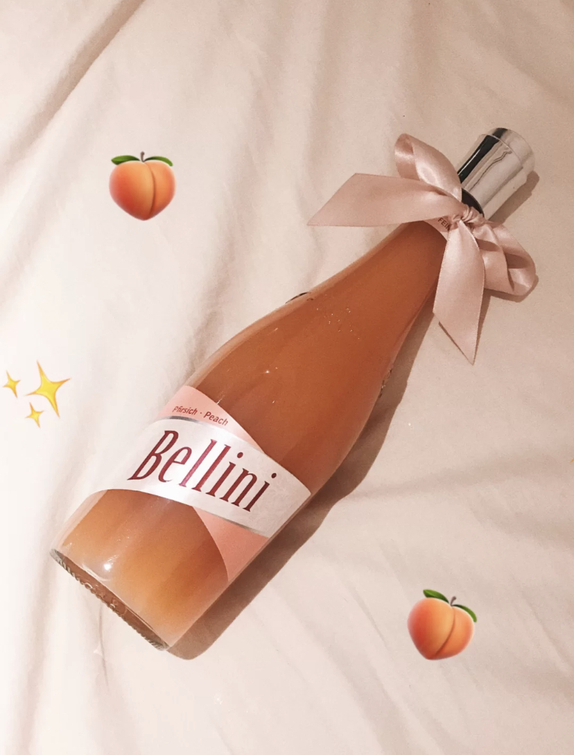 每瓶都是由100%的葡萄酒做基酒,再搭配新鲜的桃浆喝起来非常顺口!