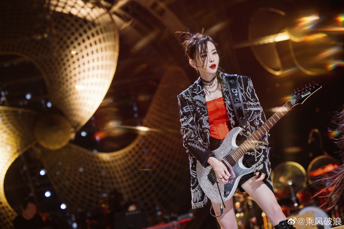 说到《乘风破浪》最难搞的姐姐肯定是非「于文文」莫属