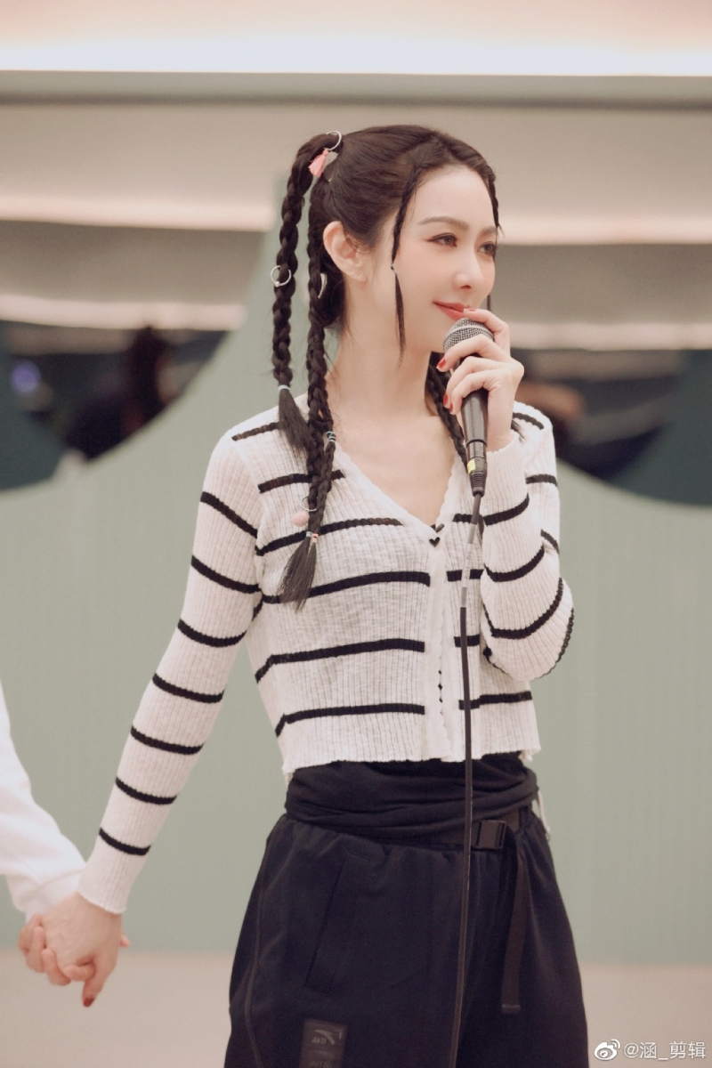 有网友就分析出,薛凯琪一直哭不想走的理由无非就就太重情谊