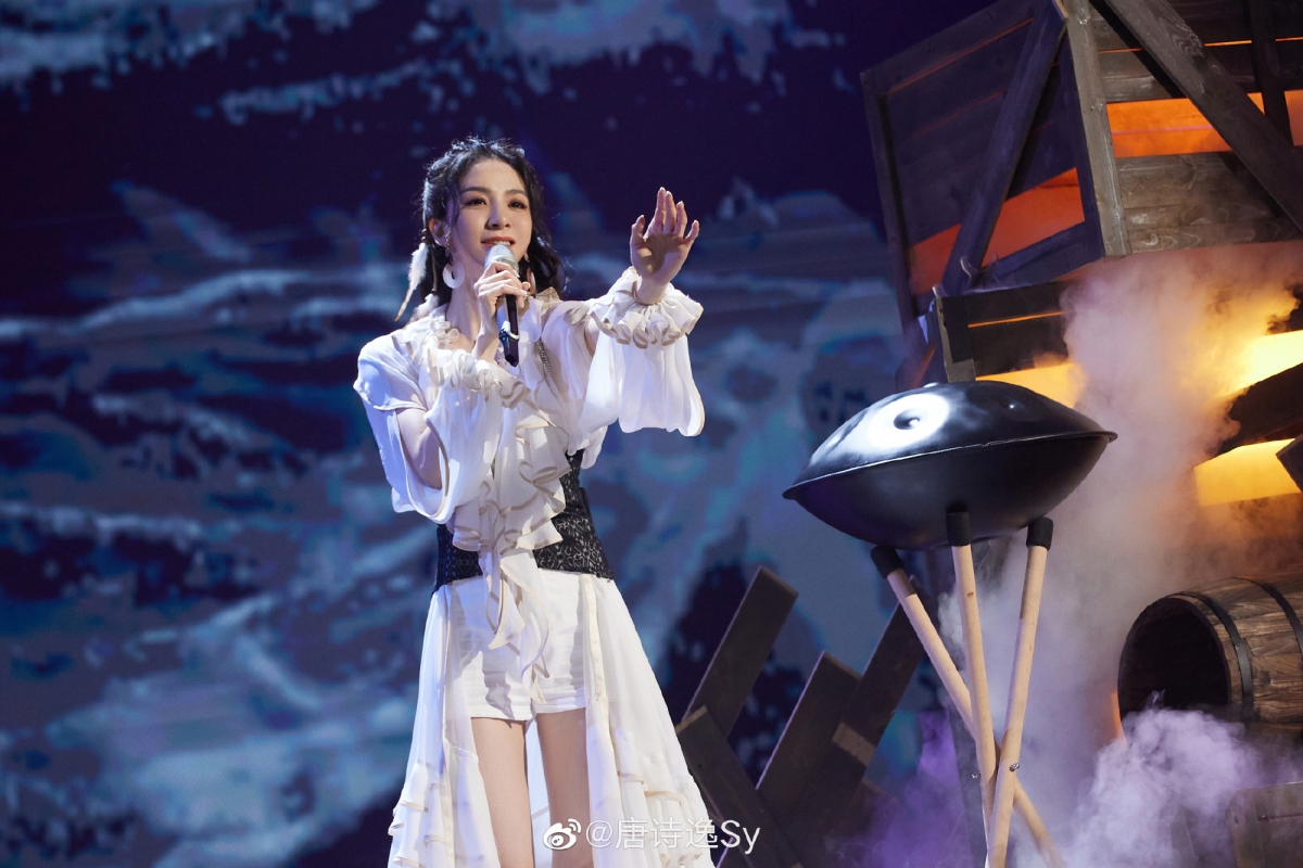 其中,王心凌组的唐诗逸,有机会赶超张天爱和吴谨言卡位成团。