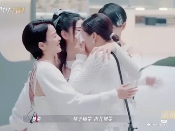刘恋、阿雅、黄奕被淘汰时,她们同组的队友都哭作一团。