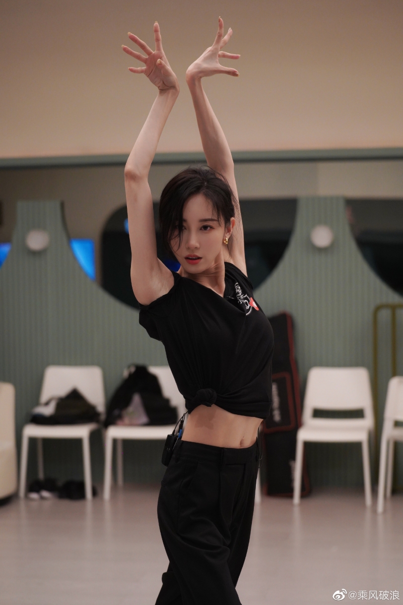 但随着被爆出绯闻后,很可能会换成朱洁静。