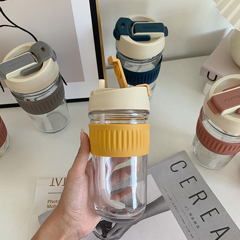 有着多种不同的色号选择,自带吸管也很方便饮用饮料哦~