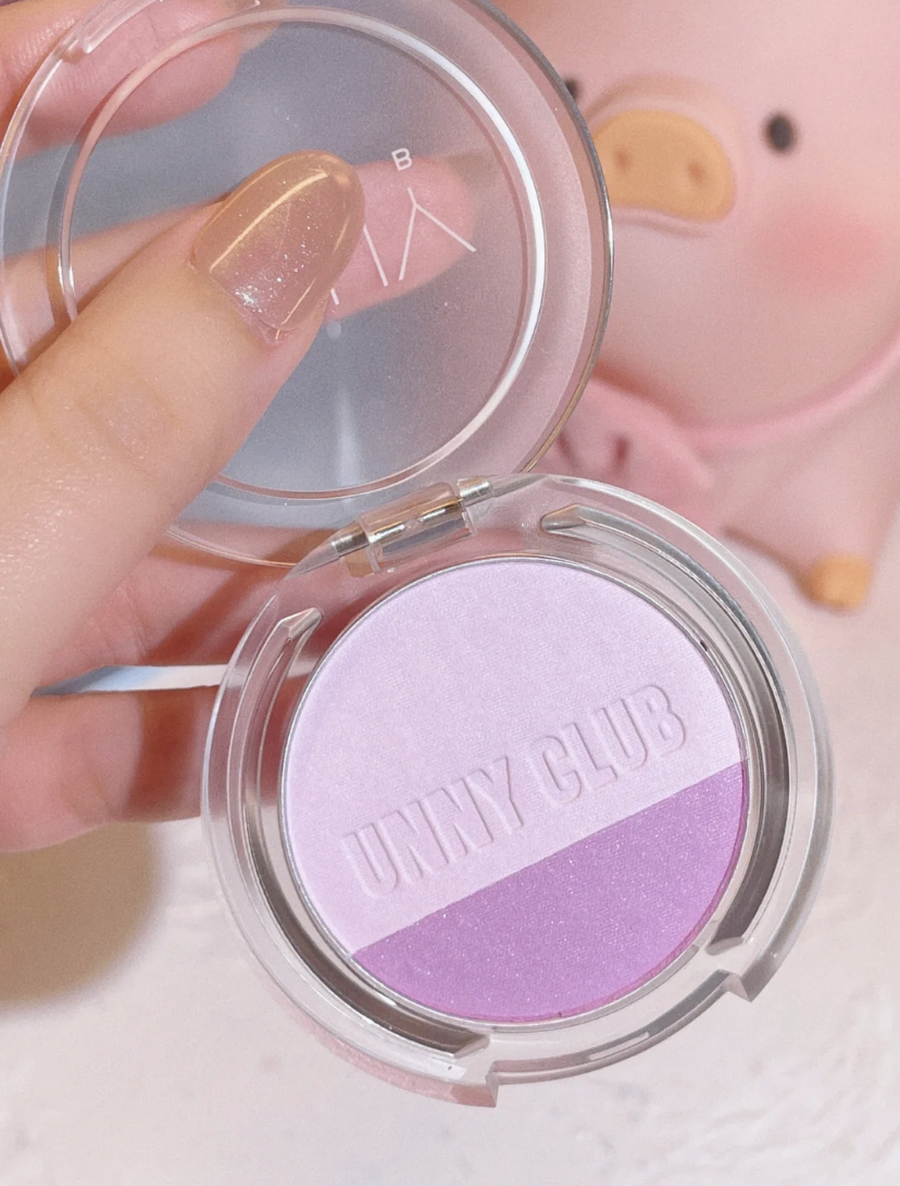 尤其是紫色款的腮红能够提亮苹果肌,打造好气色的同时让脸颊更饱满瞬间减龄!