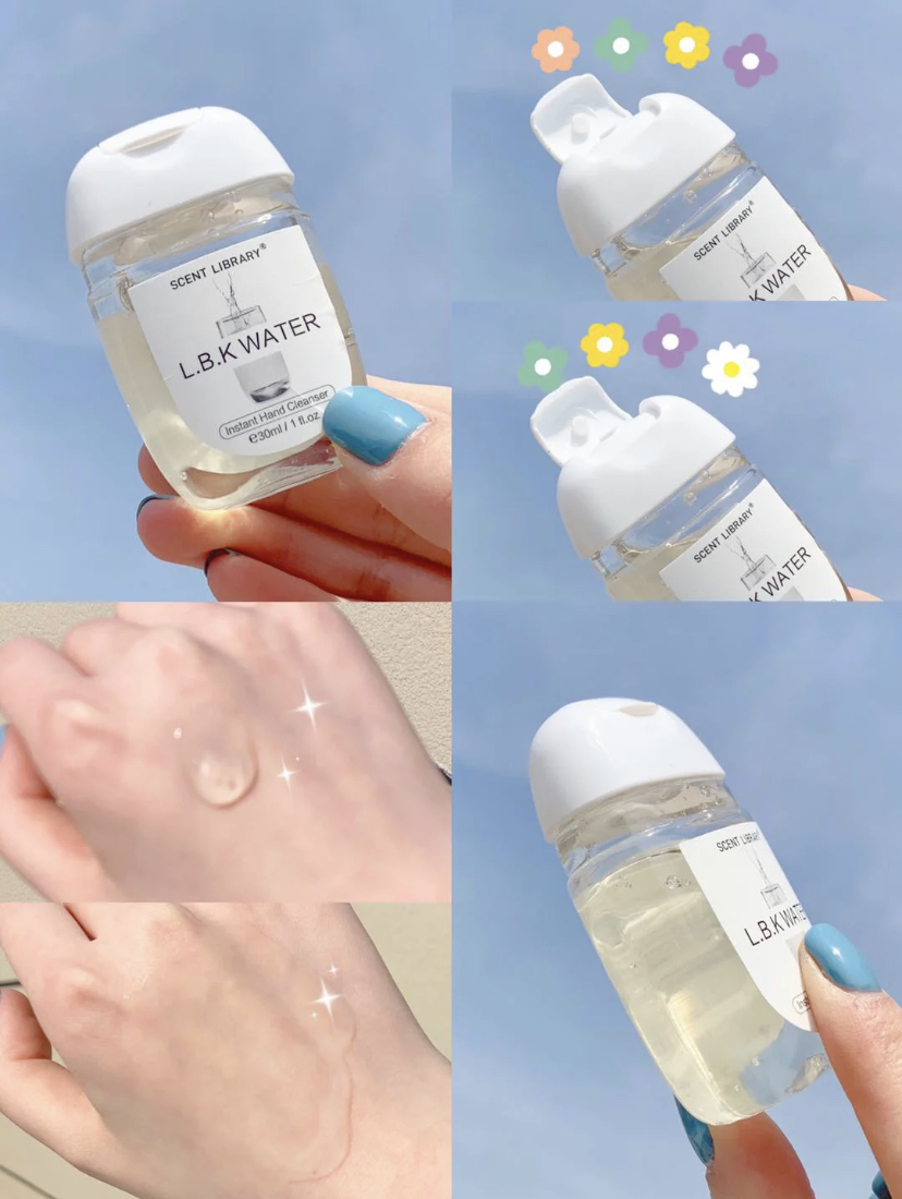 有着像白开水一样清澈的外表，香味是非常清爽自然的爽身粉味哦！