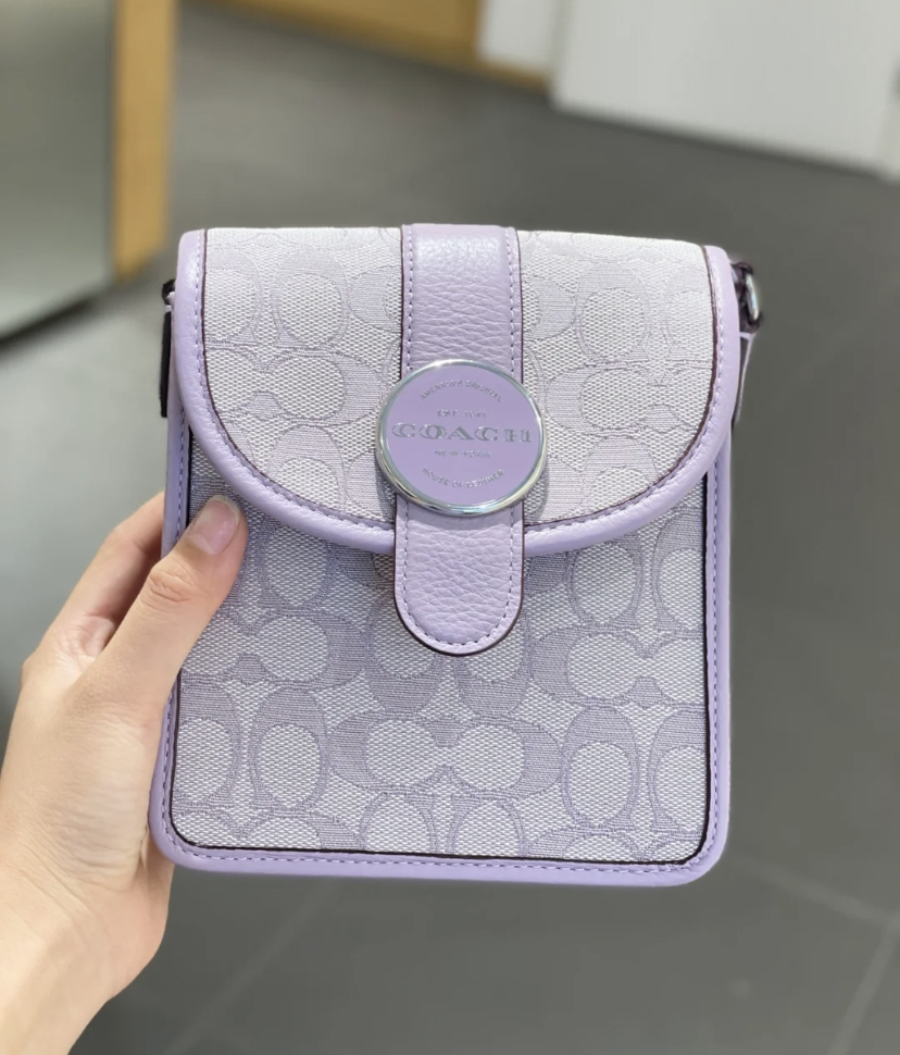 限定色号香芋紫色绝对是大热门款式,才刚推出这款甜美的颜色就瞬间成为断货王啦!