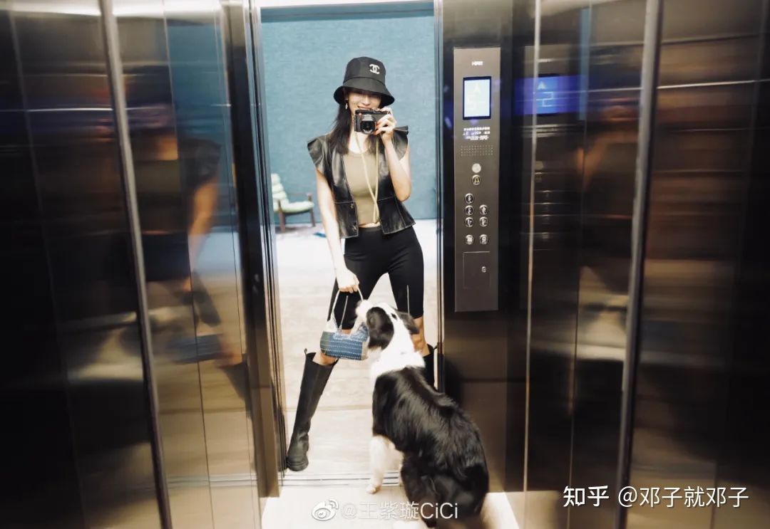 她家是地面3层楼和地下2层楼的小豪宅