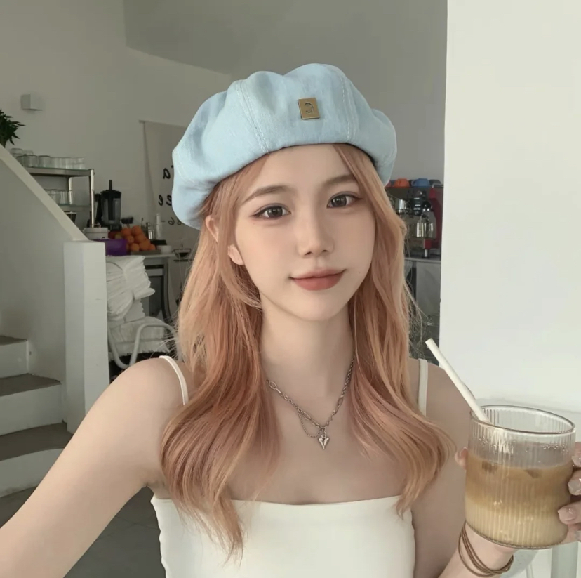 大家一定要选择质感比较软的，戴上后边缘有褶皱的贝雷帽最好看！