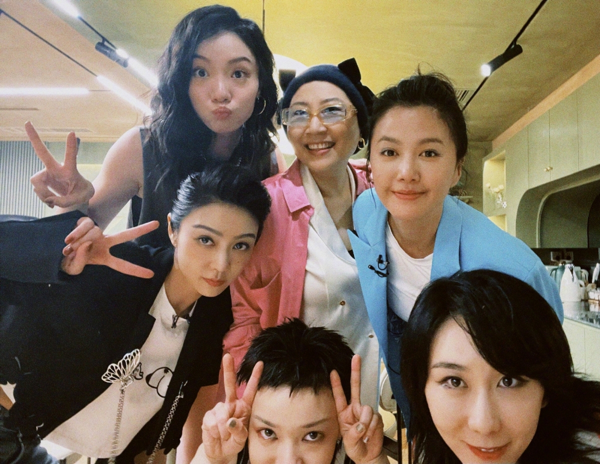 但有部分网友却对郭采洁成团的结果感到不满「求求，真得不喜欢郭采洁 ，张天爱和唐诗逸成团一个吧」