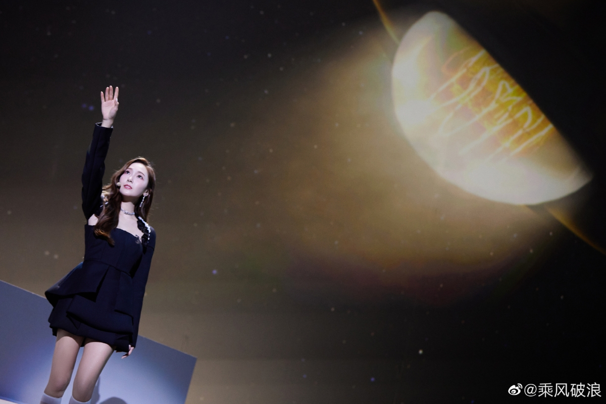 认为节目组顾虑“国籍”问题,而选择让郑秀妍“失败”,继而无缘竞争C位。