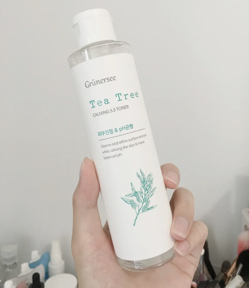 国化解APP上排名第一的茶树爽肤水,主打修复和维稳肌肤功效