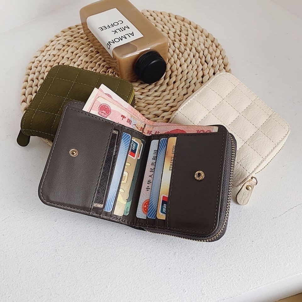 在小红书上人气超高的云朵零钱包,白色款最有人气看起来真的就像云朵一样!