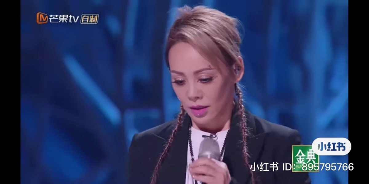 宁静还一度忘词所以在赛后的访问才会露出垂头丧气的表情