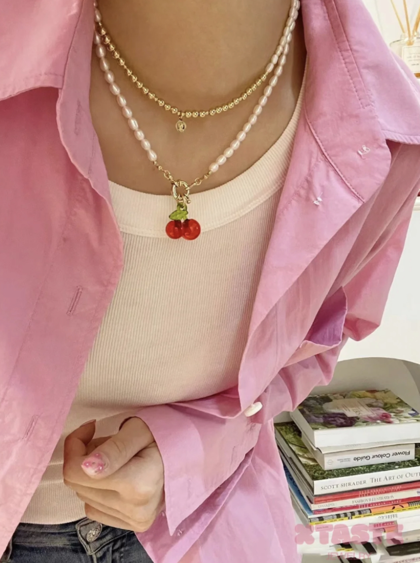 最有人气的就是珍珠车厘子项链,简约大气还不失可爱感!