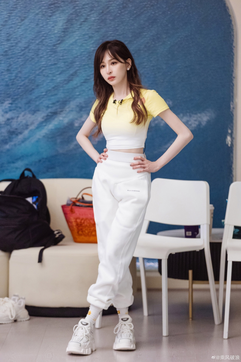 「像心凌她其实也是很有实力的,只是很多人看到的是她人气的一面,忘记了她其实是一个有实力的一个人」!