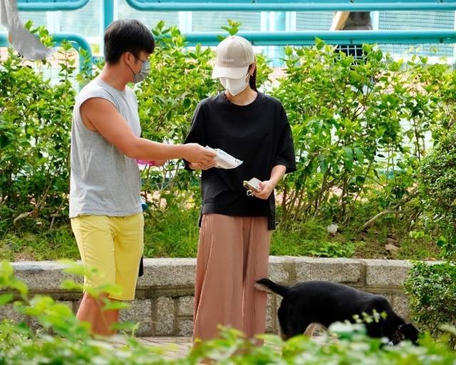 如今黄心颖承认恋情,男友“泥鯭”成功转正。看来两人之间的感情非常甜蜜稳定。