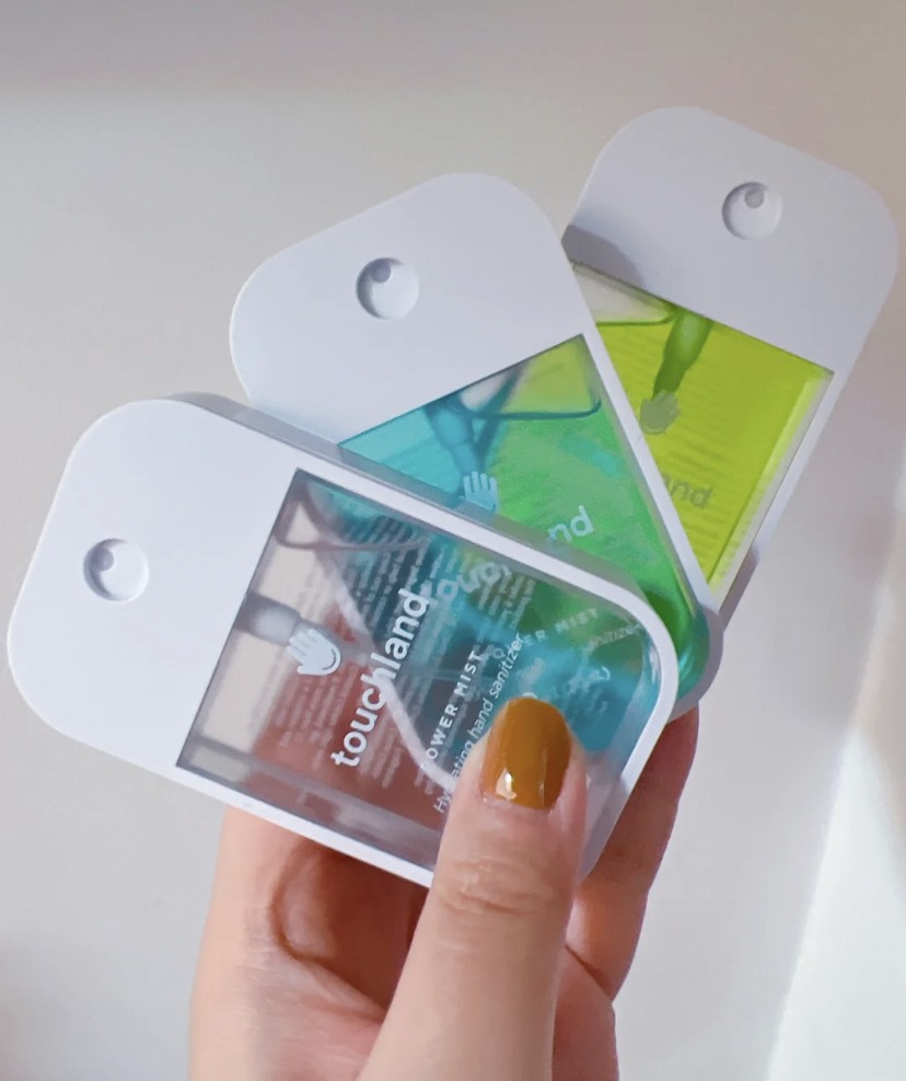 属于非常清爽的水状质地，揉搓几快速吸收不会有黏腻，而且不会有刺鼻的酒精味哦！