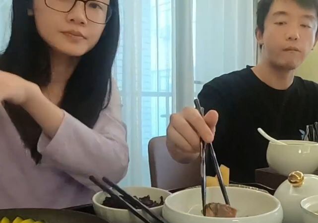 陪老婆吃月子餐