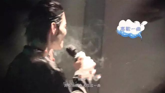 KTV 包厢里玩得非常尽兴