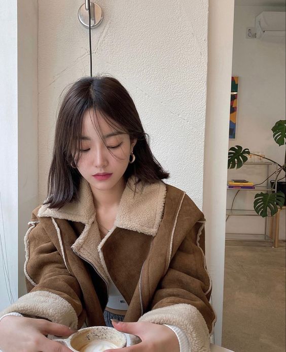 在与人交谈的时候如果担心自己紧张不懂的说话,可以学习多去聆听他人说话就好