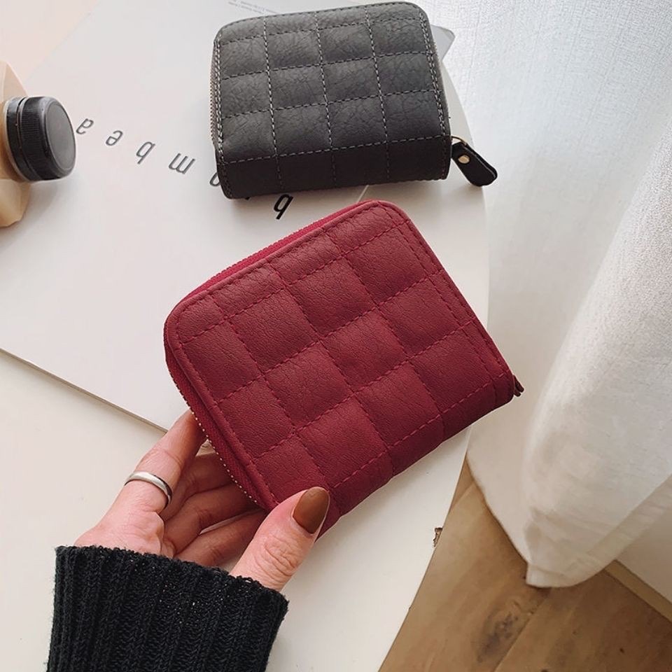 同时还有多款不同的色号选择,黑色款也很经典高级哦~