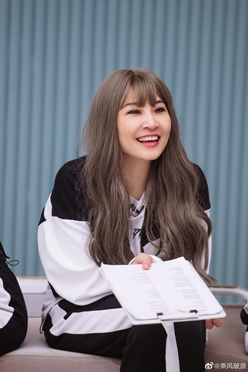 更有网友爆笑提议希望「张蔷」可以佛系夺冠