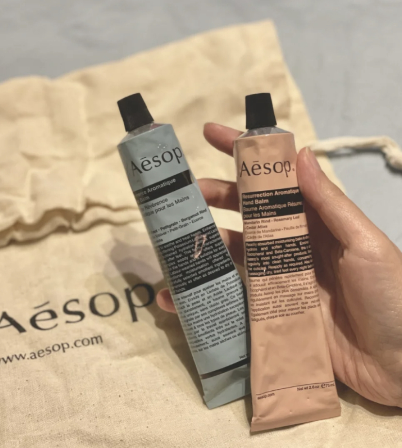 拥有温柔的淡香味选择,恢复手部肌肤的滋润与光泽,让手部变得润润的~