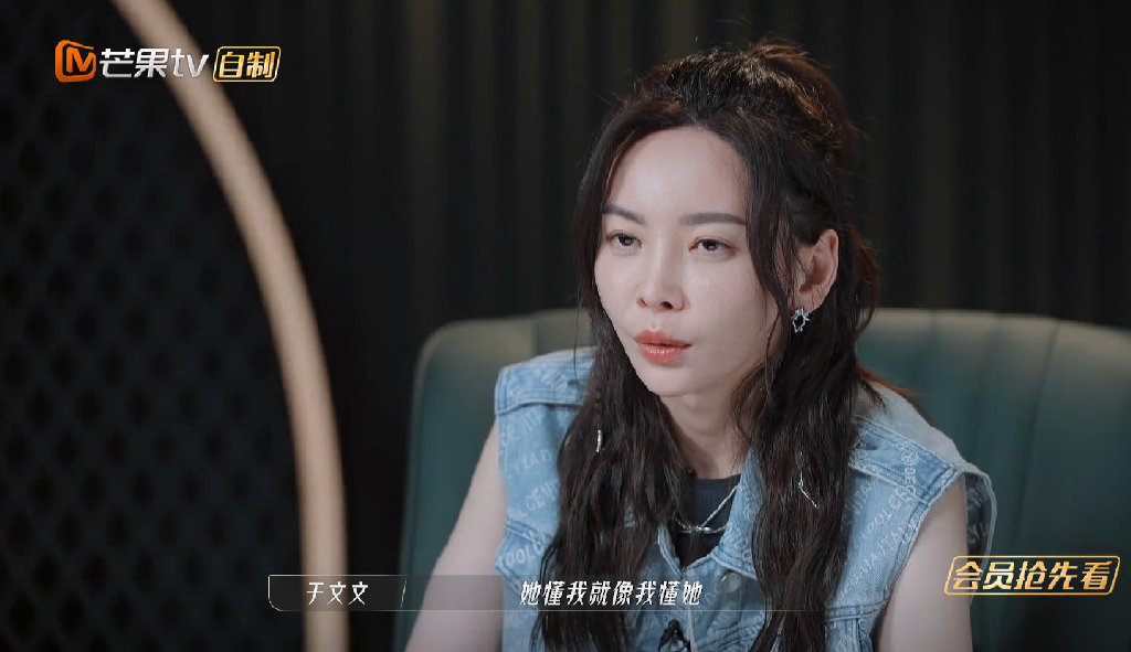 两位姐姐相互欣赏相互帮助的友谊的友谊真是太棒了~