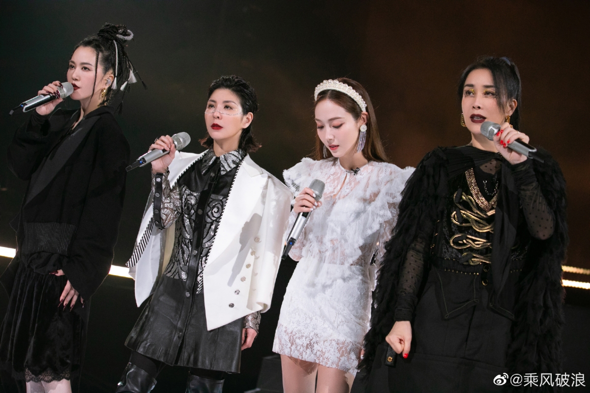 唱技惊艳把整个舞台气氛瞬间”燃“起来，堪称全场演唱水准最高。