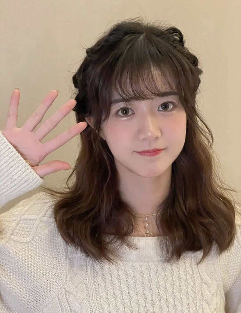 少女感满满的6款简单编发教程,几个小步骤就能编出精致好看的发型~