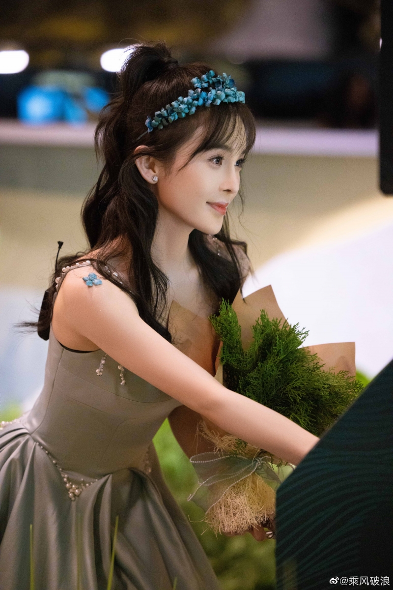 赵樱子当主持人?