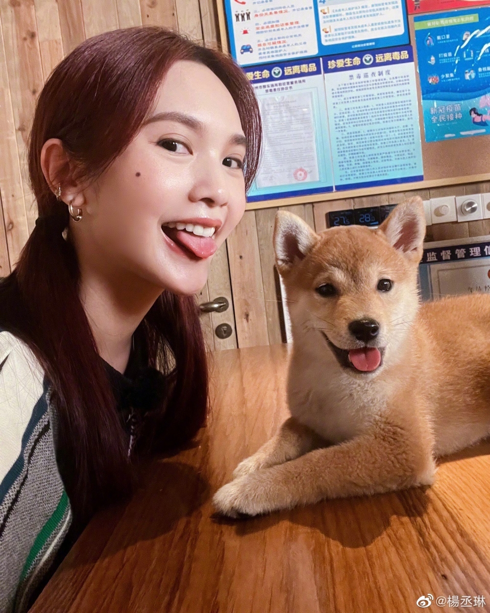 虽然李荣浩不善言辞，但还是会用实际行动来表达爱意