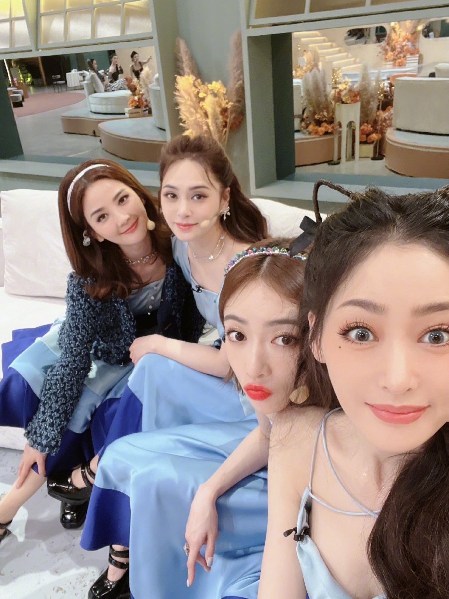 那么这次很明显就会发现来自香港、台湾及外籍艺人就占多席。