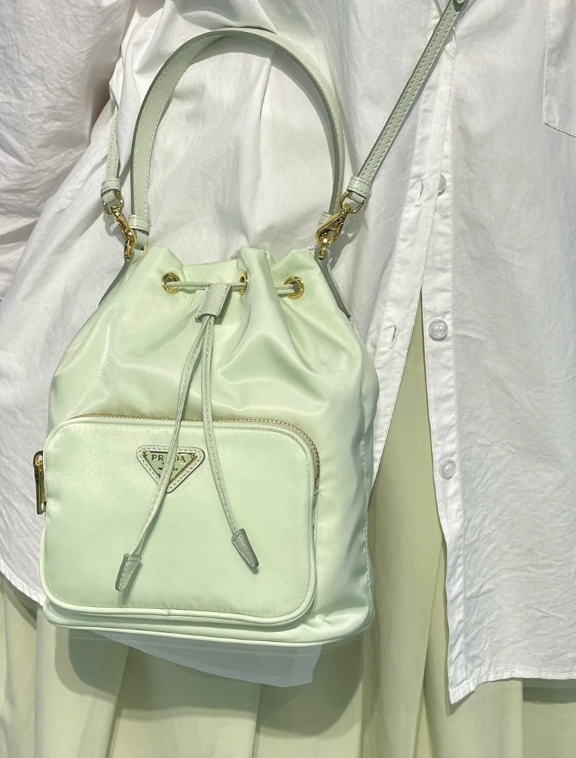 春夏感满满的小众水桶包,有多种马卡龙色系选择,绿色款最有人气哦!