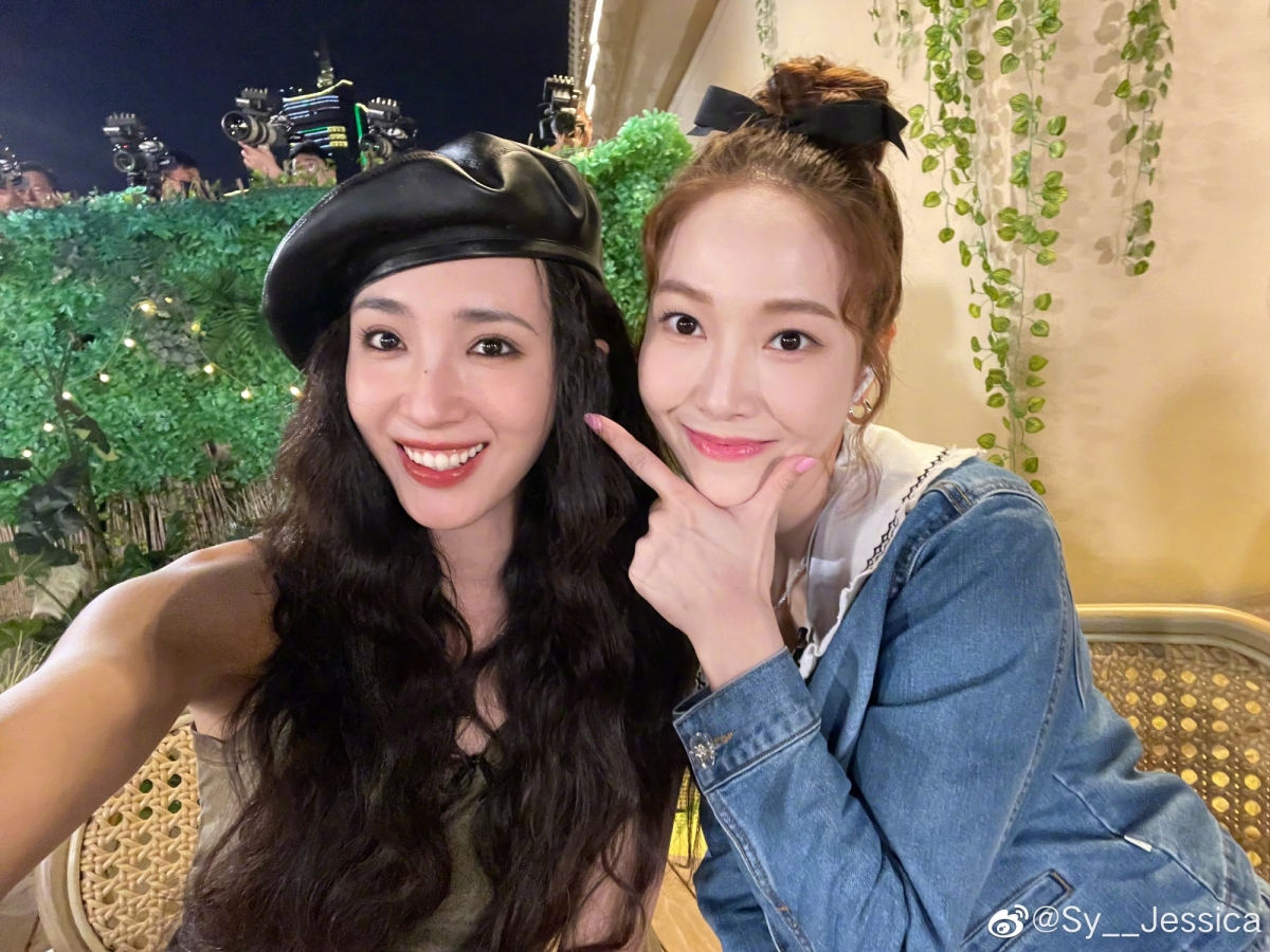 如果要在两者之间选一个姐姐,相信外貌和人气更强的王紫璇,有机会脱颖而出。