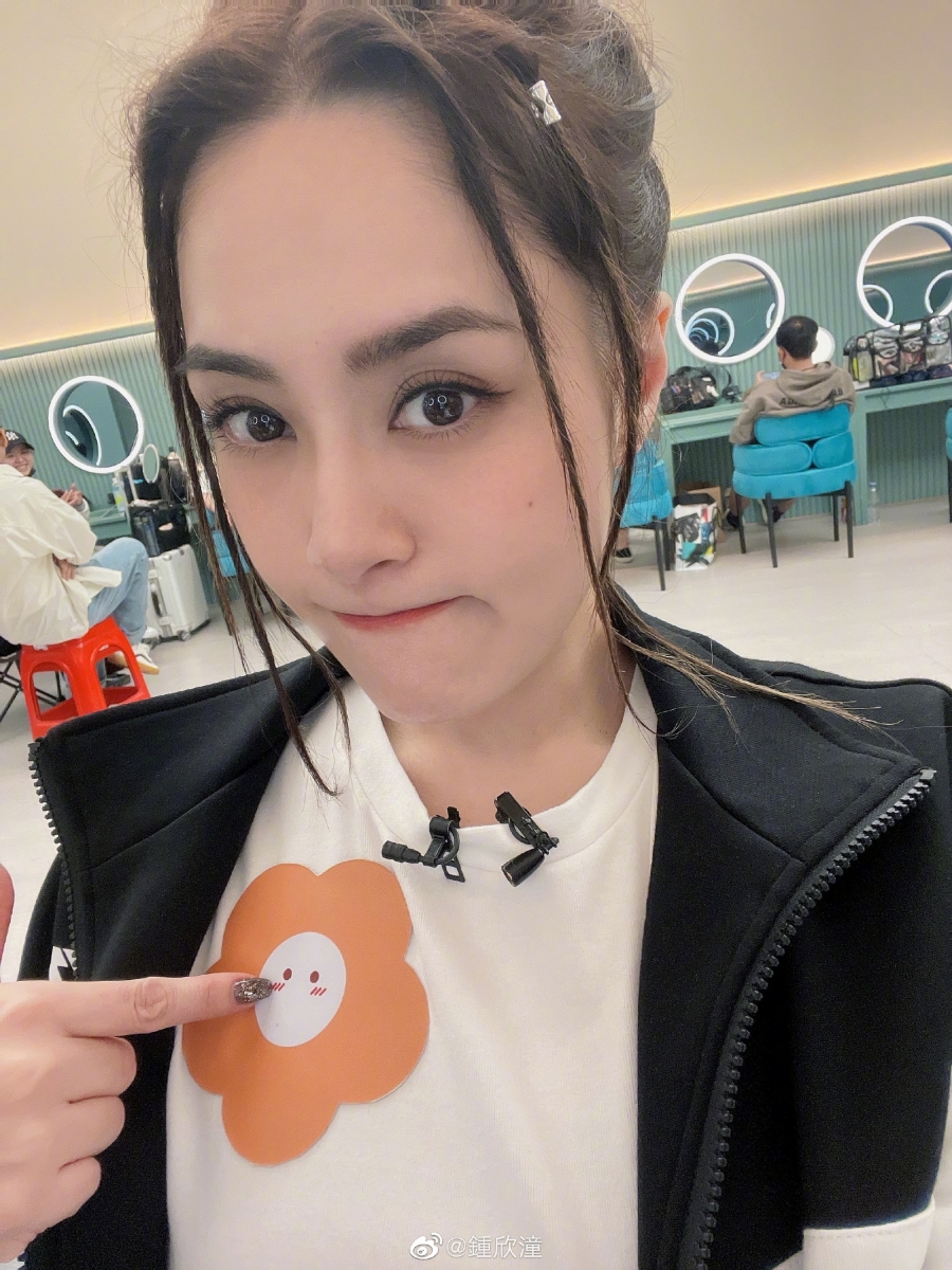 唱歌功底还有待加强才不会让其他队员的和声跟着跑掉