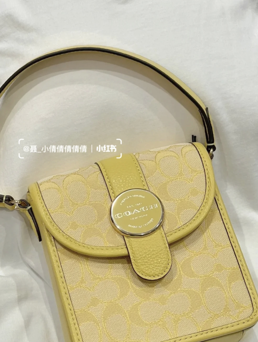 手机包已经成为了最热门的断货王,想要入手一定要趁早去抢