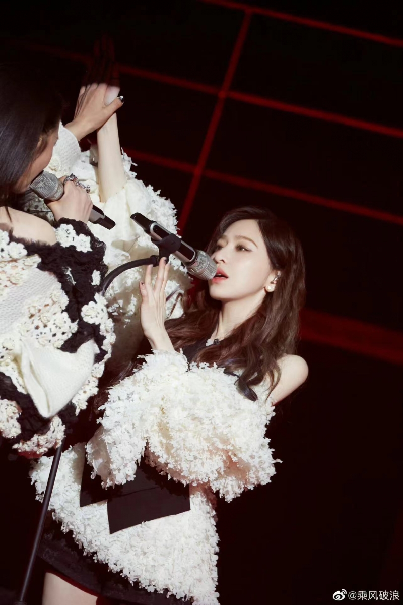 据爆料,在五公时王心凌组的票数最高,拿下胜利!