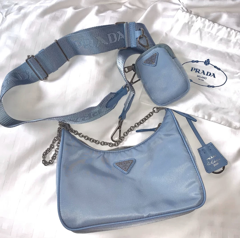 他们家的人气老网红的三合一hobo包,除了经典黑色还有多种不同颜色选择哦!