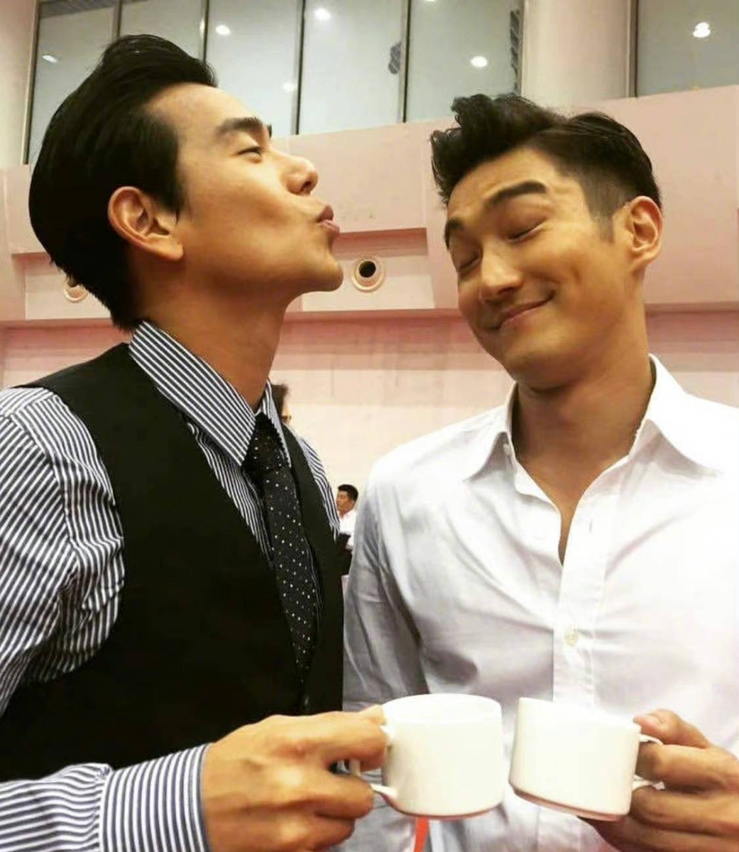 而崔始源刚好就是刘雯早前参与恋综时的绯闻男友。