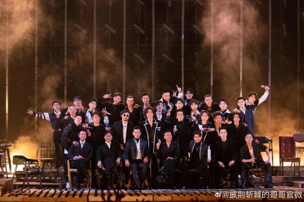 相比较《浪姐3》近期因为选曲问题频频遭到吐槽,《披荆斩棘的哥哥》,舞台可以说是做得相当用心。