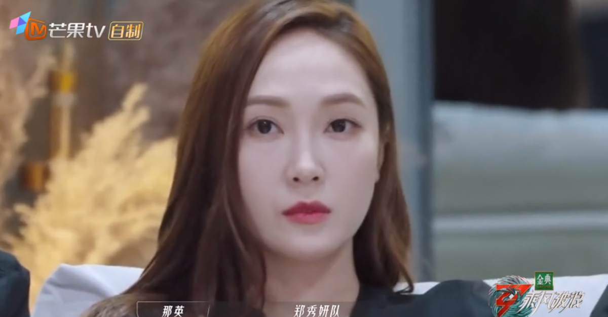 当郑秀妍的字自己的组未获得师姐的认可时,露出面有难色的神情