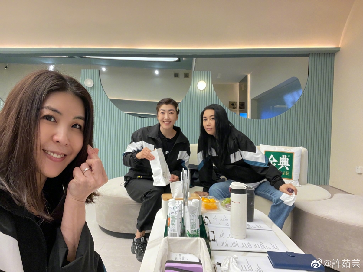 王心凌成为热点人物,她和另一位姐姐「许茹芸」之间的关系再次引爆大家讨论度